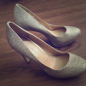 Gianni Bini gold pumps 6 1/2 M